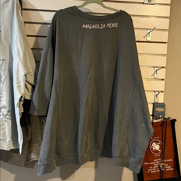 Magnolia Pearl Graphic Top - Picture 4 of 6